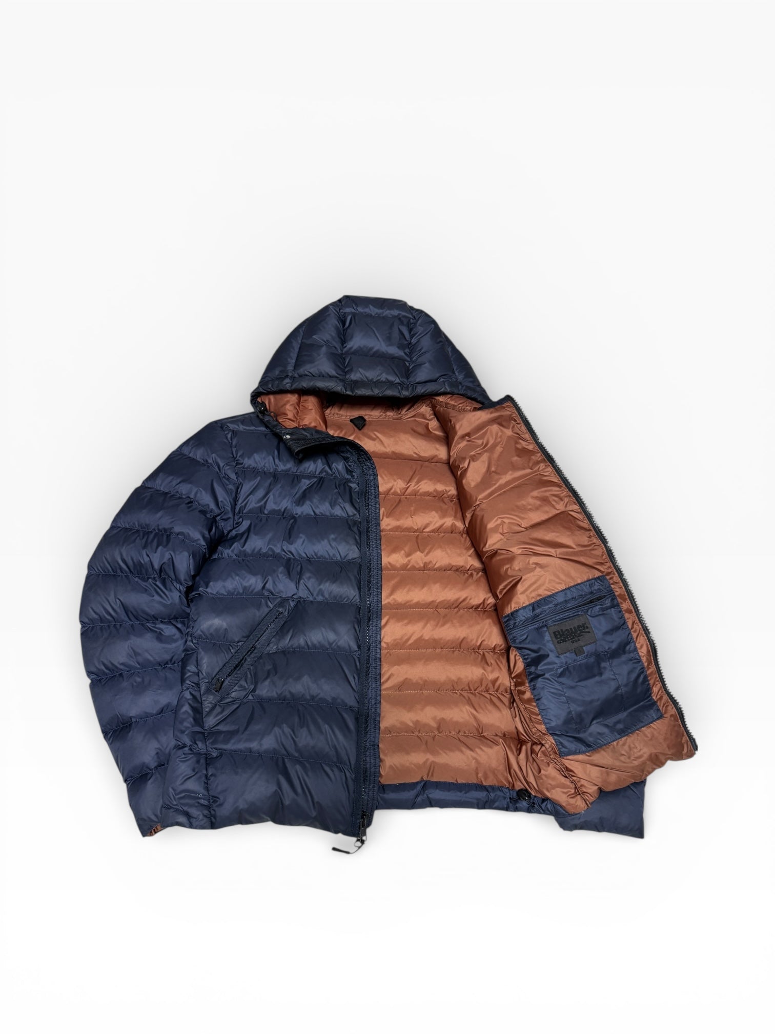 Blauer Pufferjacke