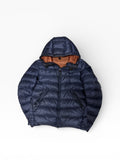 Blauer Pufferjacke