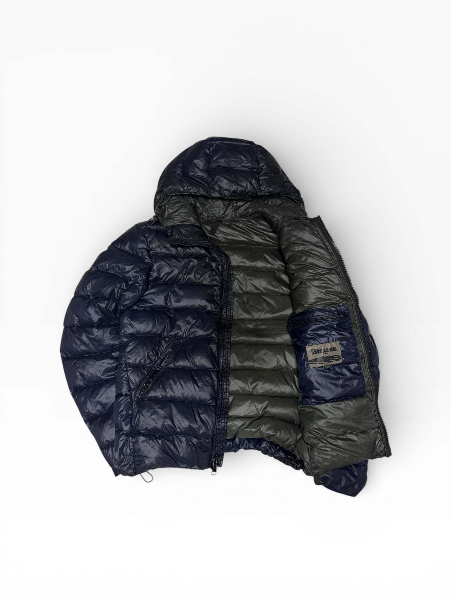 Blauer Pufferjacke