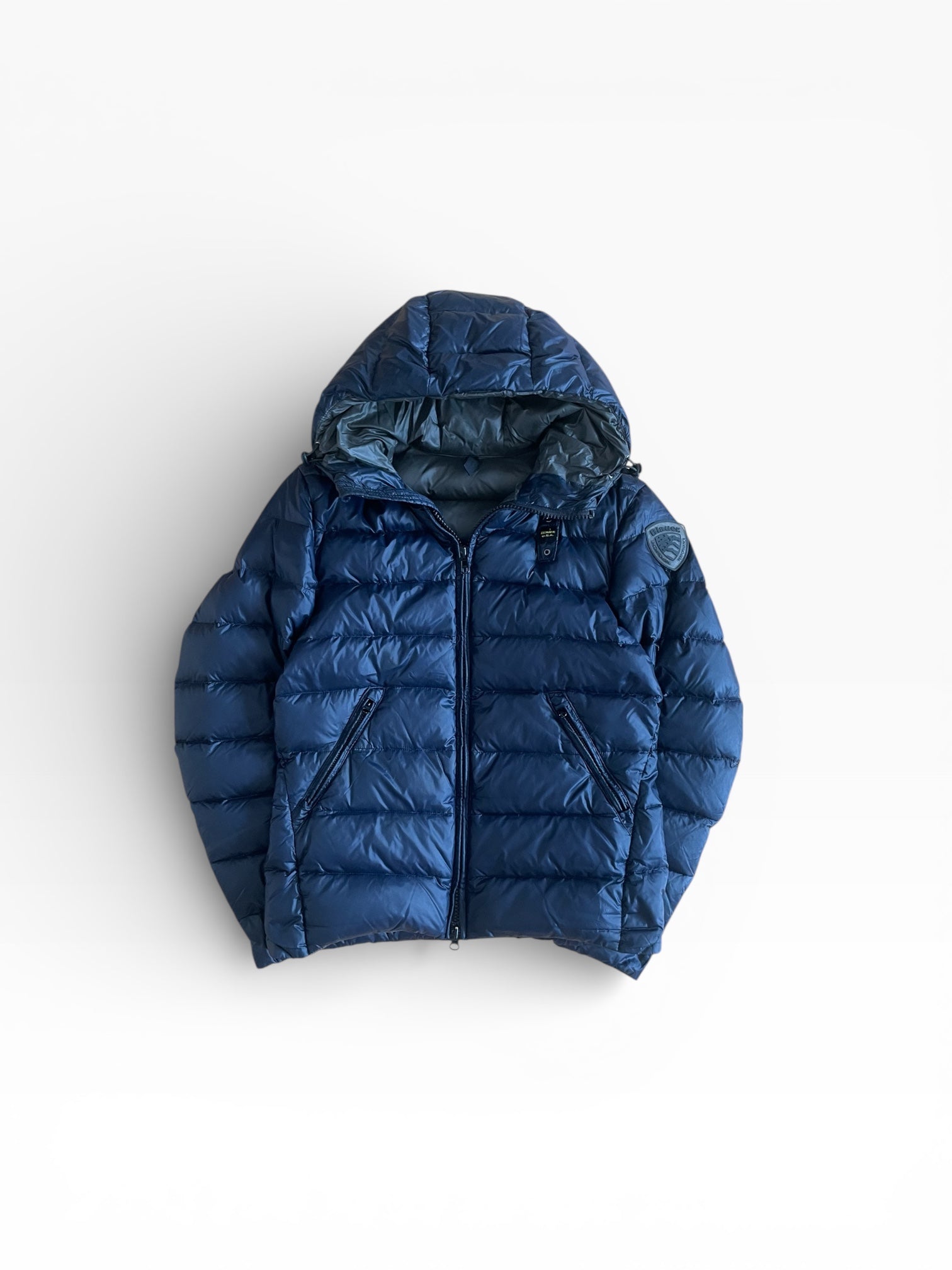 Blauer Pufferjacke