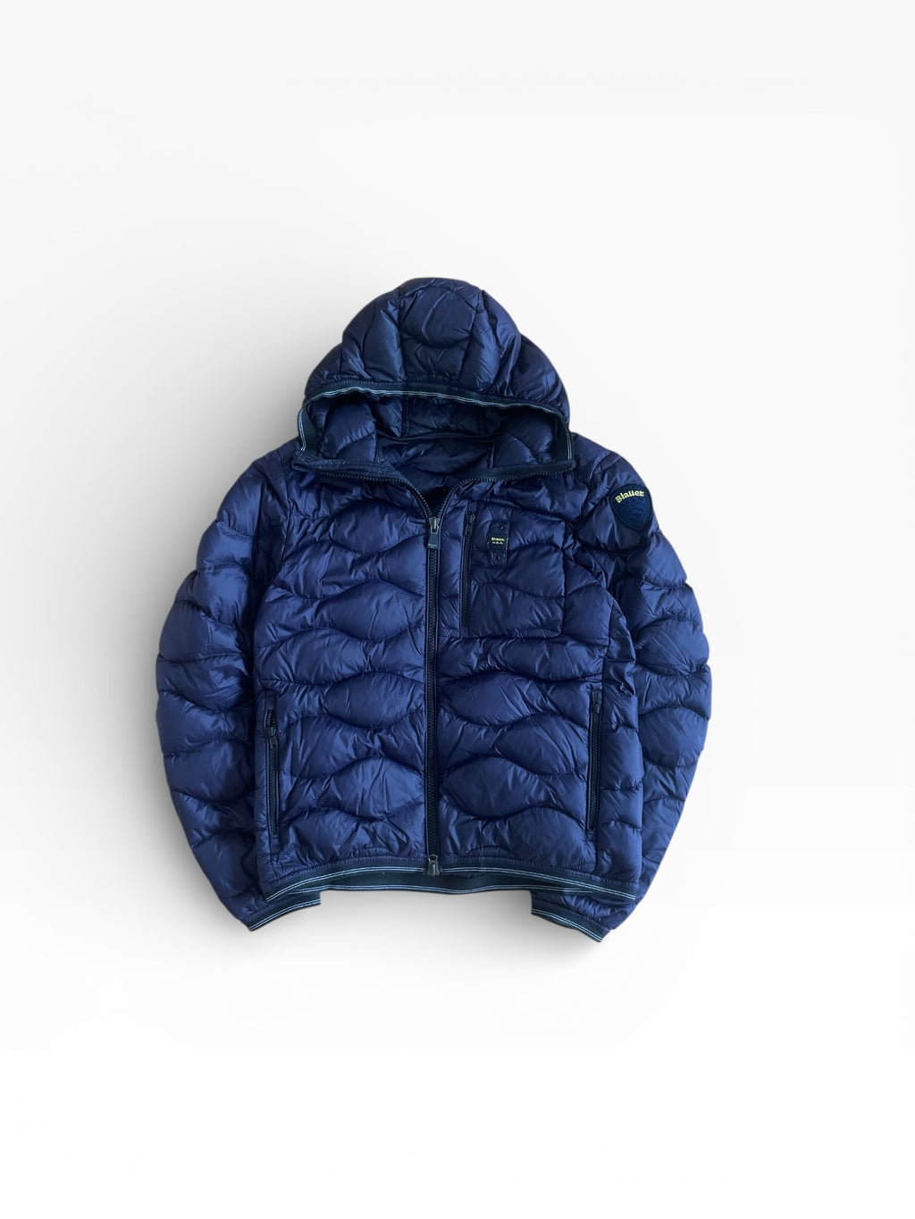 Blauer Pufferjacke