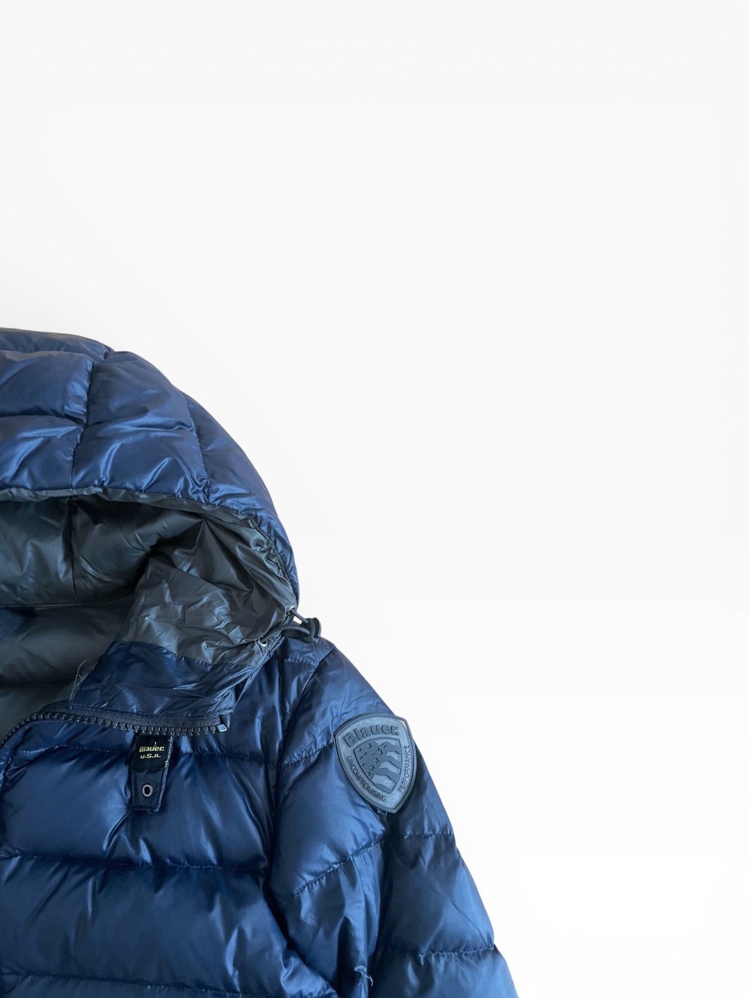 Blauer Pufferjacke