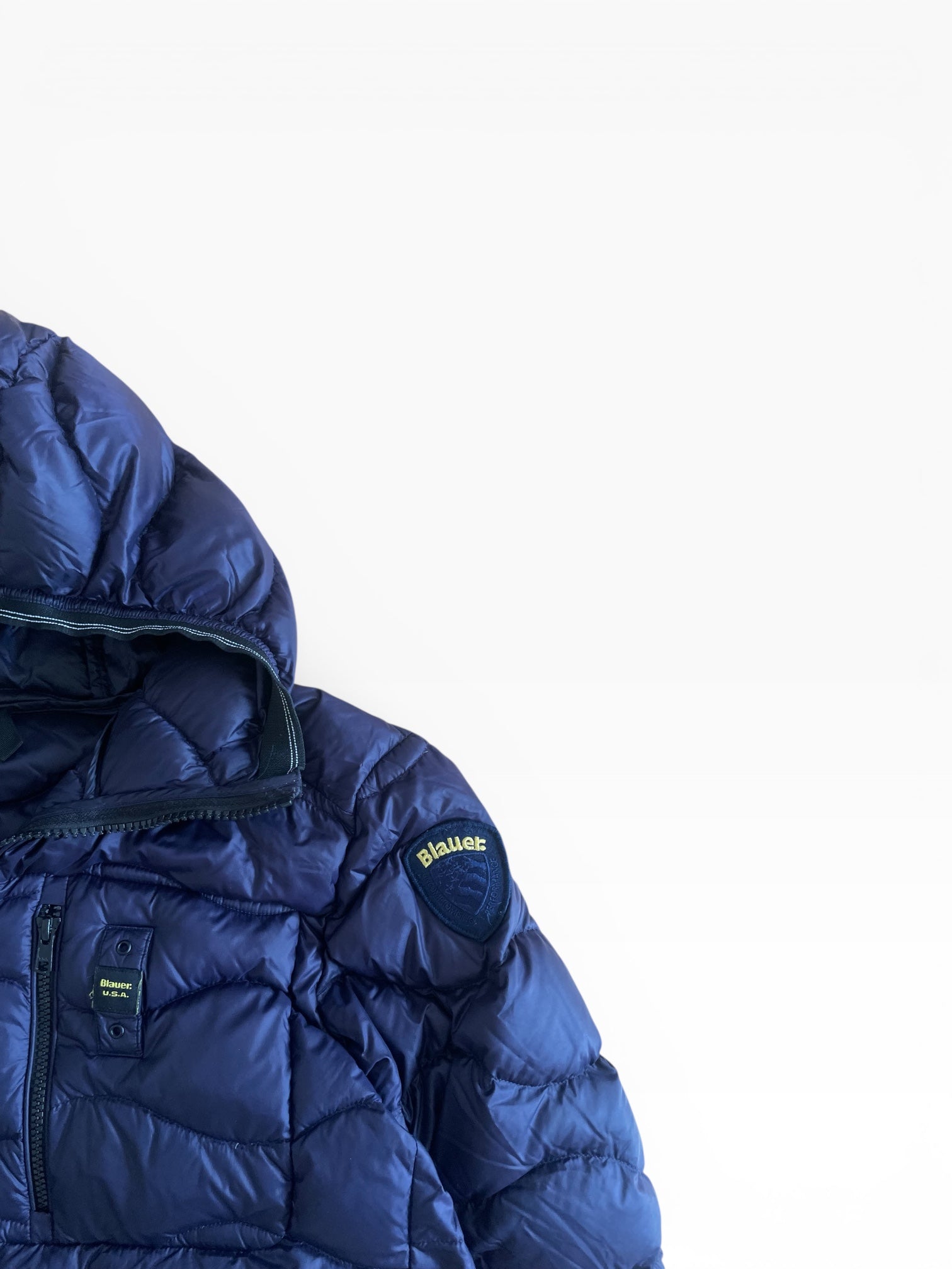 Blauer Pufferjacke
