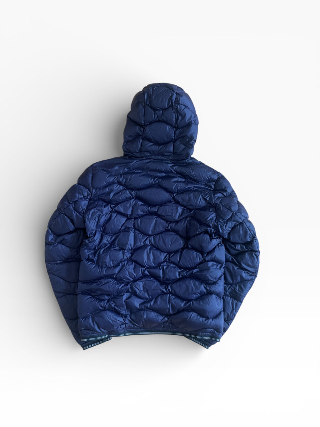 Blauer Pufferjacke